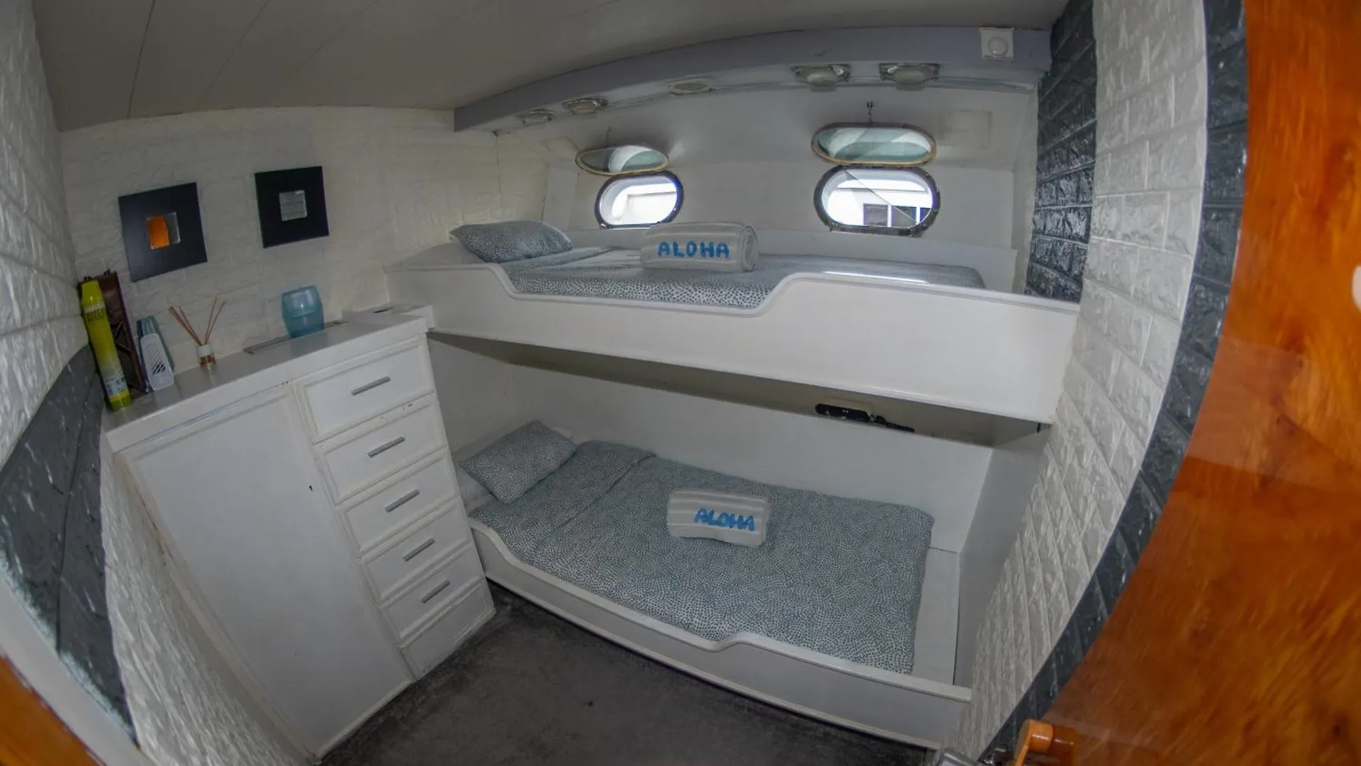Boat Aloha Hotel Sant Adria de Besos Botel